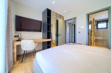 4-Bedroom Villa in Pinezići for 12 Guests