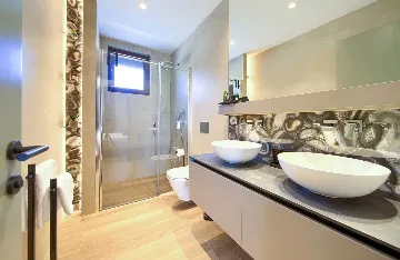 4-Bedroom Villa in Pinezići for 12 Guests