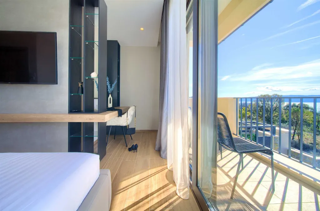 4-Bedroom Villa in Pinezići for 12 Guests