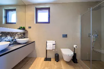 4-Bedroom Villa in Pinezići for 12 Guests