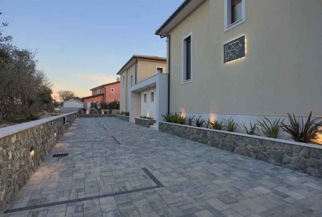 4-Bedroom Villa in Pinezići for 12 Guests