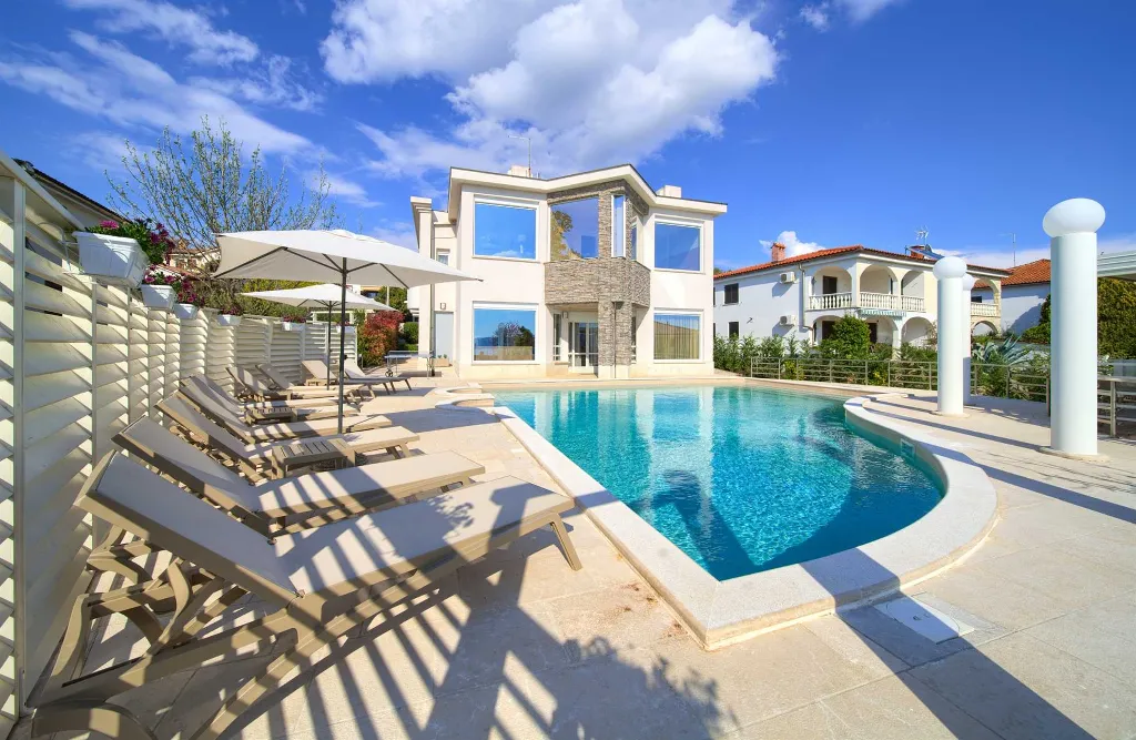 Harmony Retreat Villa with Heated Pool, Pinezići