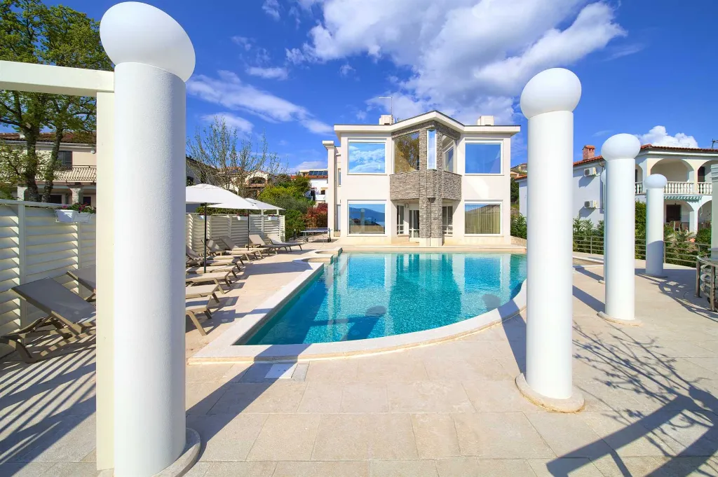 Harmony Retreat Villa with Heated Pool, Pinezići