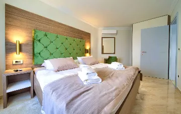 Harmony Retreat Villa with Heated Pool, Pinezići