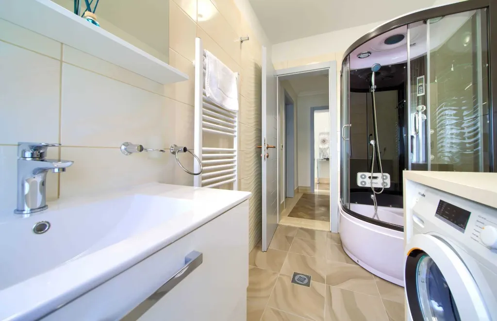Harmony Retreat Villa with Heated Pool, Pinezići