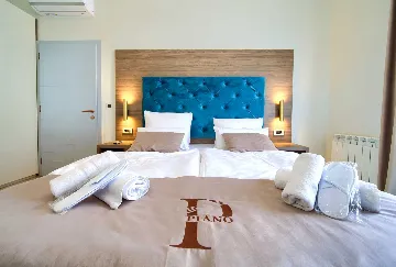 Harmony Retreat Villa with Heated Pool, Pinezići