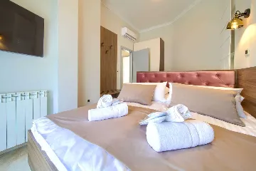 Harmony Retreat Villa with Heated Pool, Pinezići