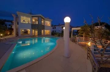 Harmony Retreat Villa with Heated Pool, Pinezići
