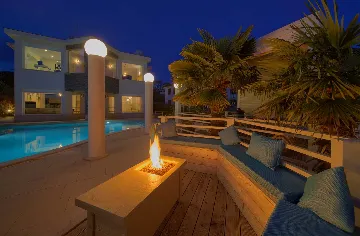 Harmony Retreat Villa with Heated Pool, Pinezići