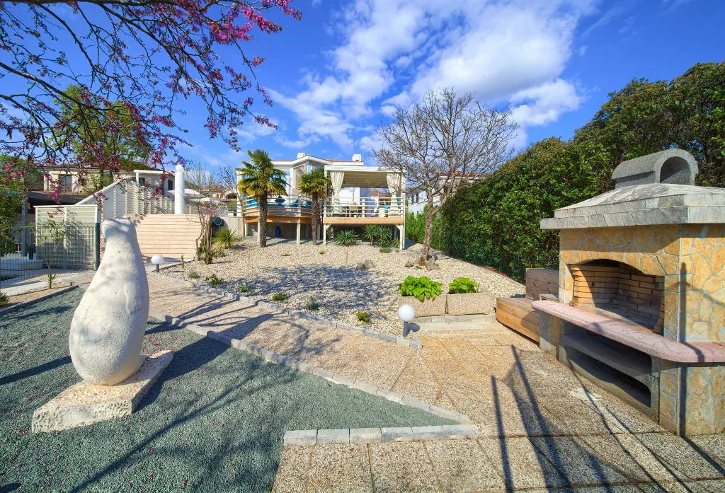 Harmony Retreat Villa with Heated Pool, Pinezići