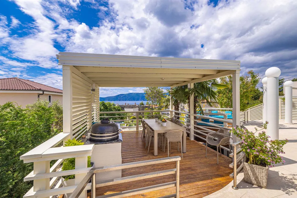 Harmony Retreat Villa with Heated Pool, Pinezići