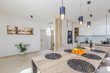 Holiday House with Pool in Pinezići