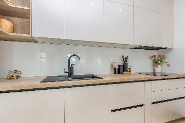 Holiday House with Pool in Pinezići