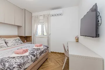 Holiday House with Pool in Pinezići