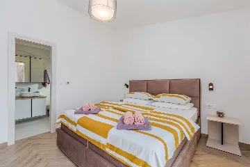 Holiday House with Pool in Pinezići