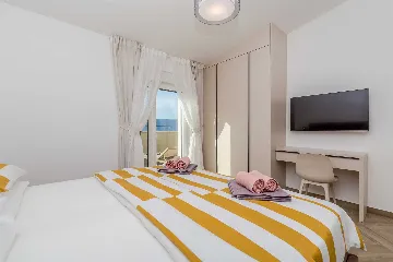 Holiday House with Pool in Pinezići