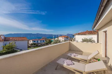 Holiday House with Pool in Pinezići