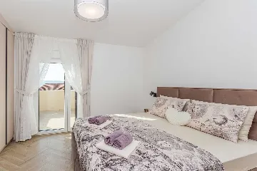 Holiday House with Pool in Pinezići