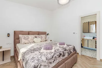 Holiday House with Pool in Pinezići