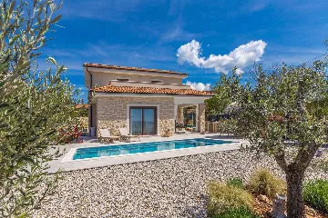 Holiday House with Pool in Pinezići