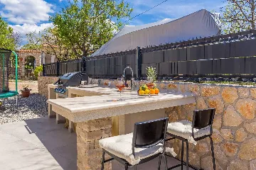 Holiday House with Pool in Pinezići