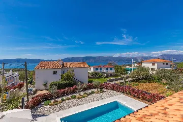Holiday House with Pool in Pinezići