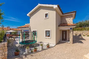 Holiday House with Pool in Pinezići