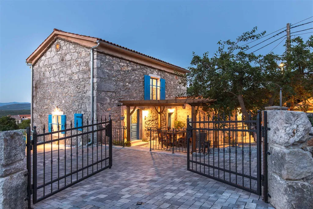 Two-Bedroom House with Pool in Vrh, Croatia