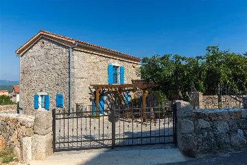 Two-Bedroom House with Pool in Vrh, Croatia