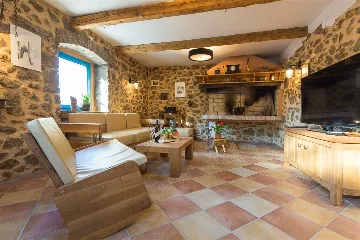 Two-Bedroom House with Pool in Vrh, Croatia