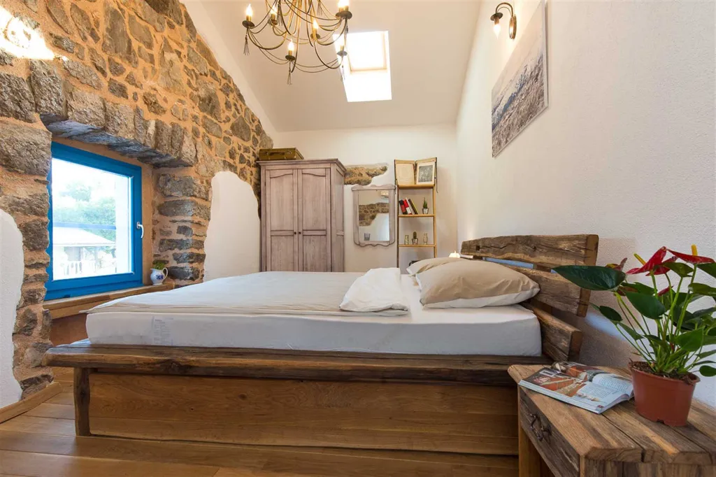 Two-Bedroom House with Pool in Vrh, Croatia