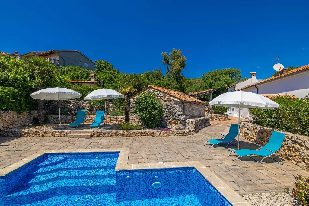 Sea-View Villa in Čižići for 6 Guests