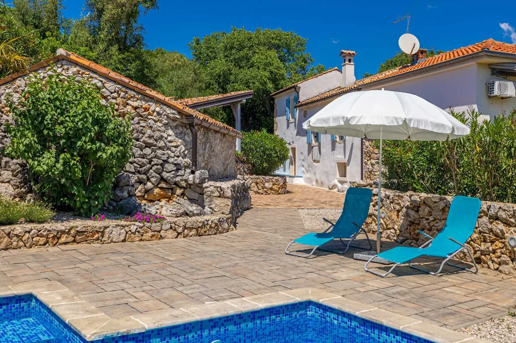 Sea-View Villa in Čižići for 6 Guests