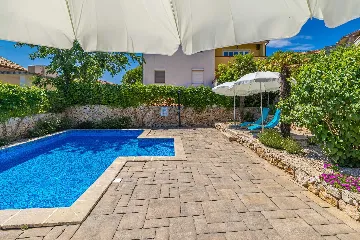 Sea-View Villa in Čižići for 6 Guests