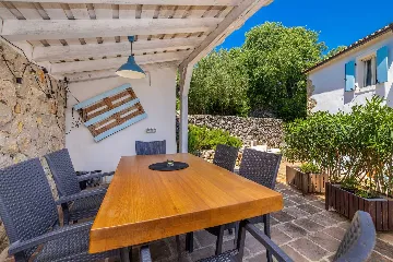 Sea-View Villa in Čižići for 6 Guests