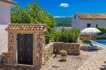 Sea-View Villa in Čižići for 6 Guests
