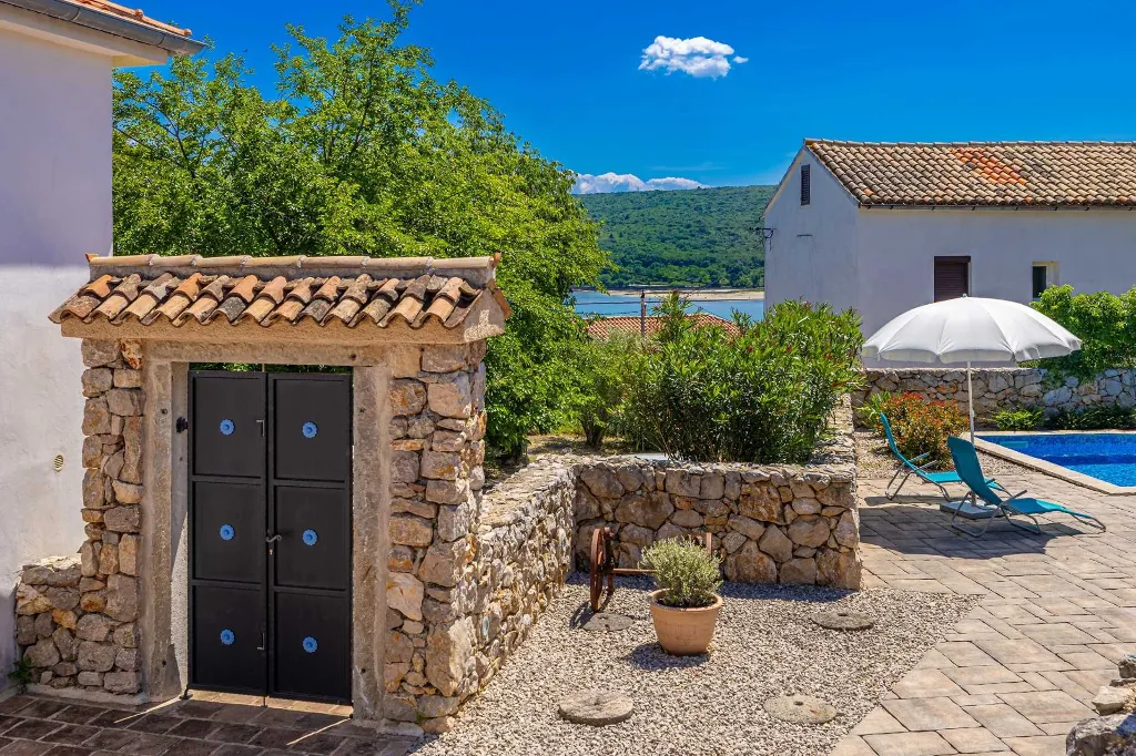 Sea-View Villa in Čižići for 6 Guests