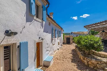 Sea-View Villa in Čižići for 6 Guests