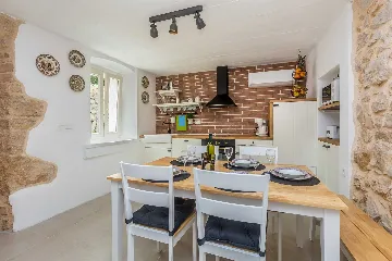 Sea-View Villa in Čižići for 6 Guests