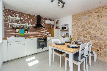 Sea-View Villa in Čižići for 6 Guests