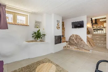 Sea-View Villa in Čižići for 6 Guests