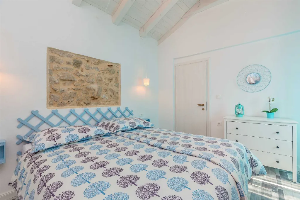Sea-View Villa in Čižići for 6 Guests