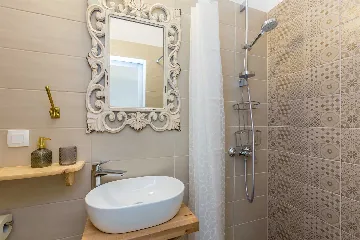 Sea-View Villa in Čižići for 6 Guests