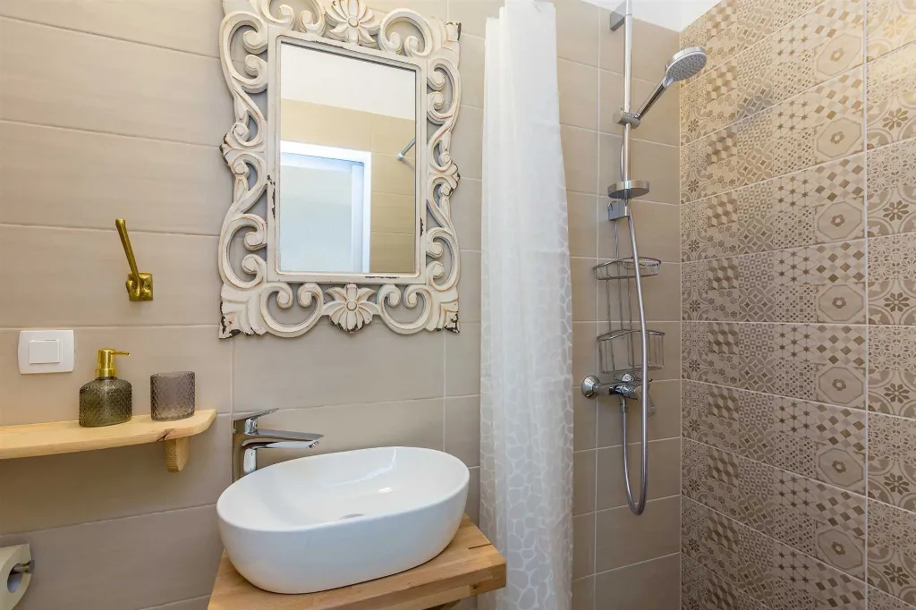 Sea-View Villa in Čižići for 6 Guests