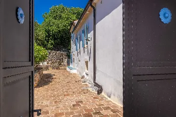 Sea-View Villa in Čižići for 6 Guests