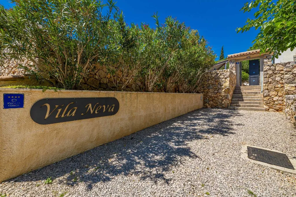 Sea-View Villa in Čižići for 6 Guests