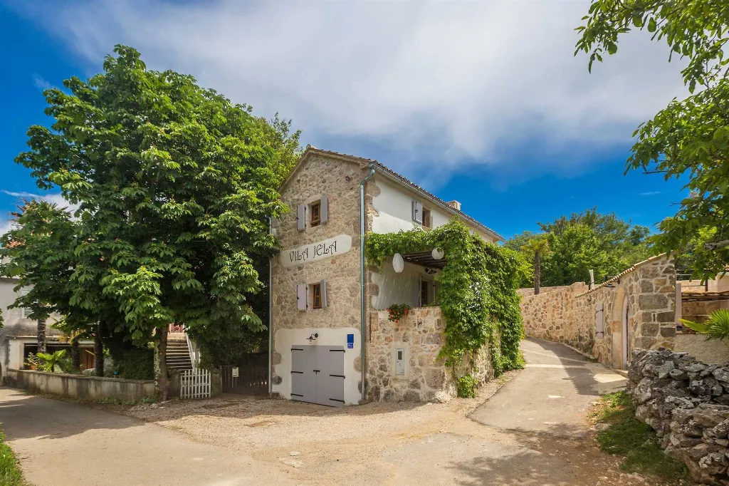 Dobrinj 3-Bedroom House for Up to 7 with Pool