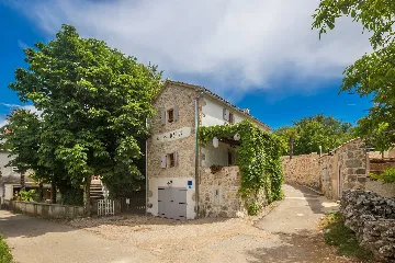 Dobrinj 3-Bedroom House for Up to 7 with Pool