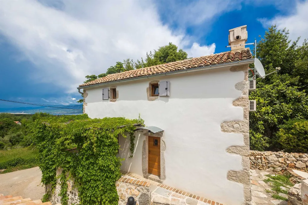 Dobrinj 3-Bedroom House for Up to 7 with Pool