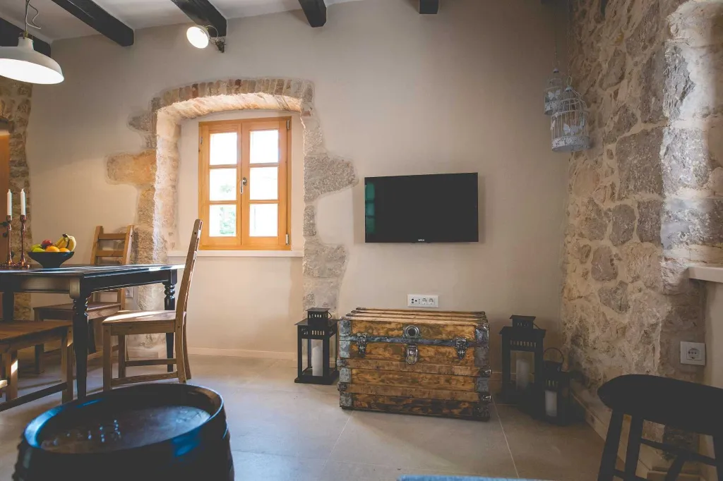 Dobrinj 3-Bedroom House for Up to 7 with Pool